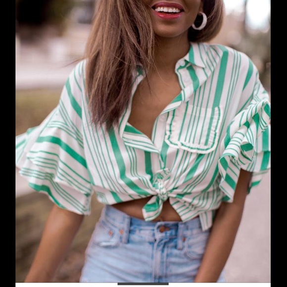 Tops - Cute green casual button-down top